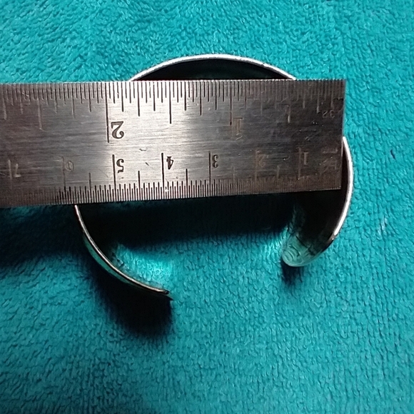 Gold brass Hammered Cuff Bracelet large vintage - Picture 3 of 7